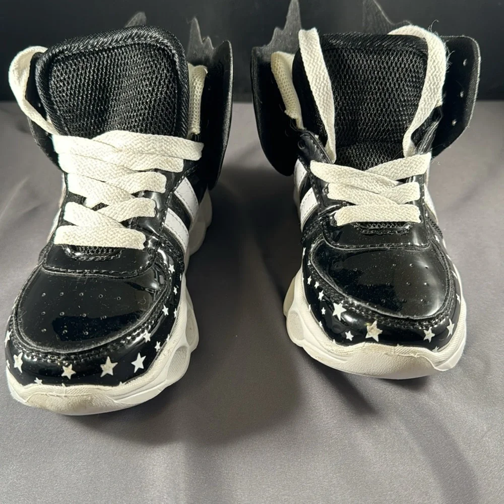 Kids light up rechargeable winged shiny black sneakers - Picture 2 of 6